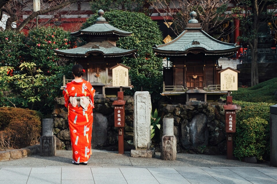 기모노를 입은 여인 사진