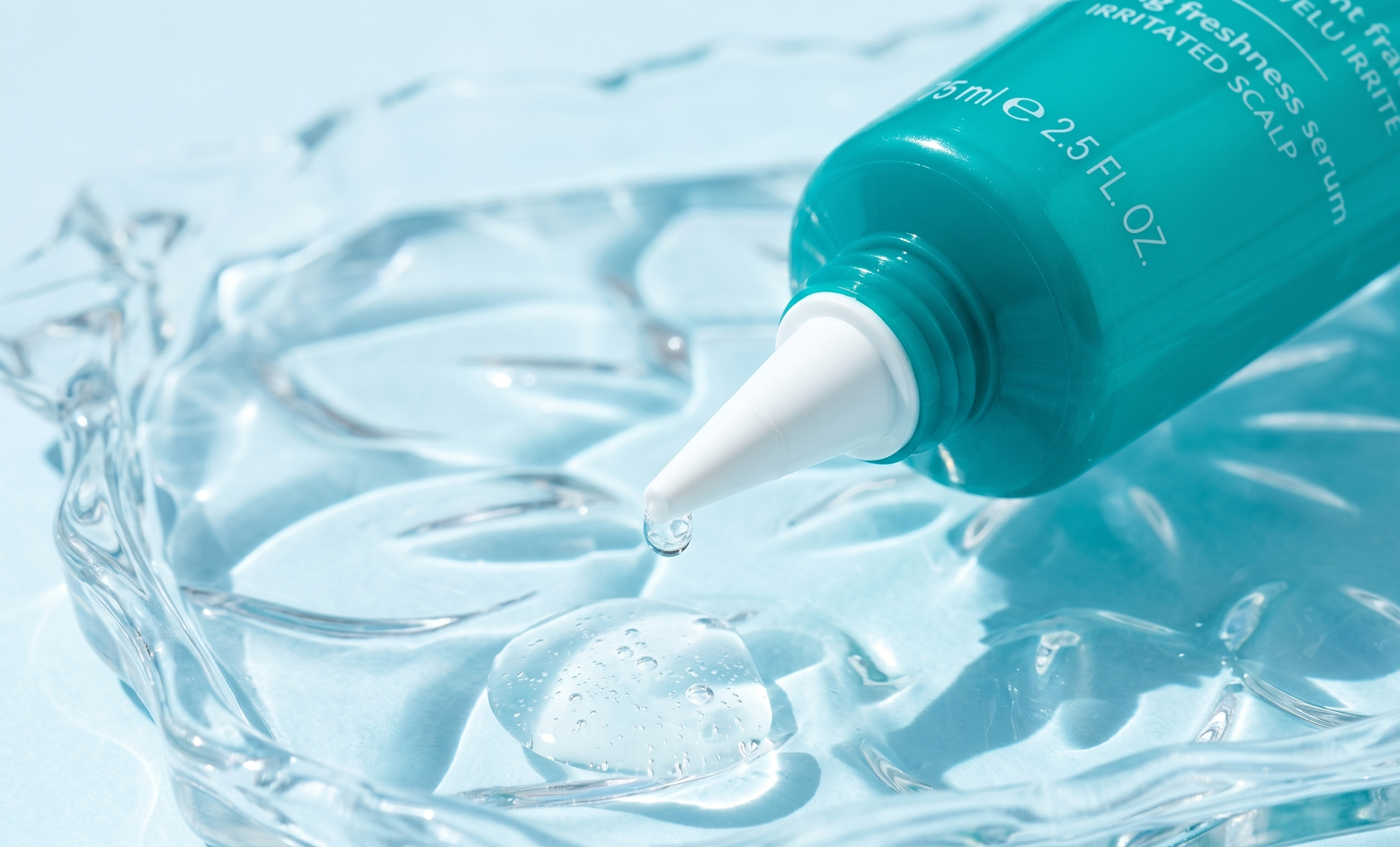 <img src="rene-furterer-nozzle-detail.jpg" alt="두피에 직접 도포하기 편리한 르네휘테르 세럼의 뾰족한 노즐 상세컷">