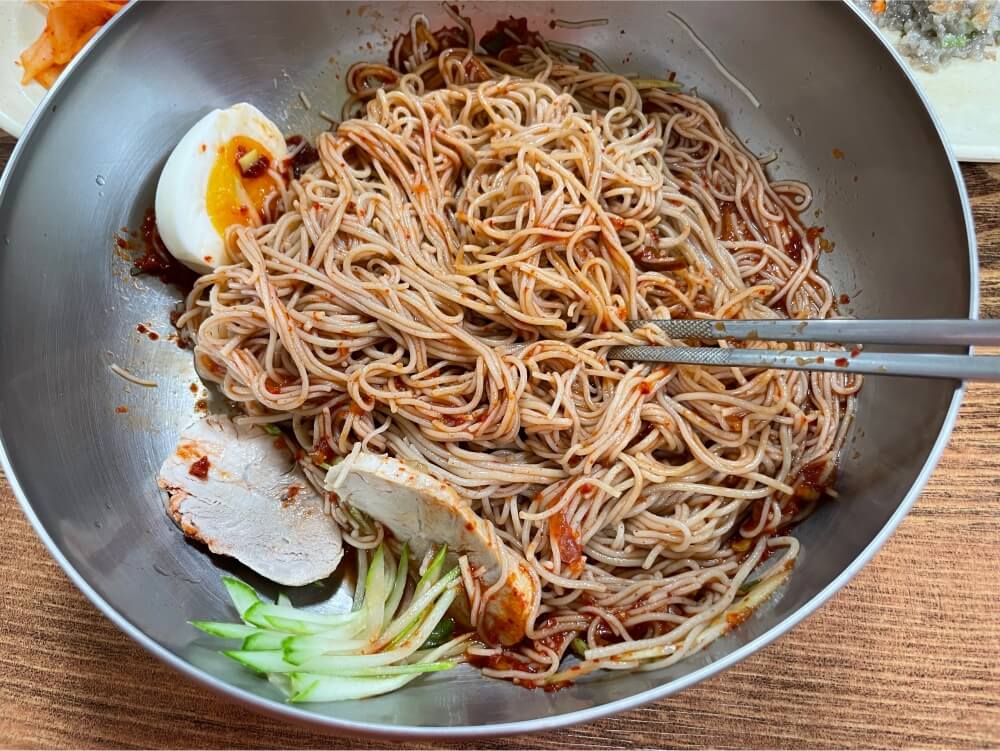 춘천-허영만의-백반기행-신흥막국수-투박한-양념맛의-막국수