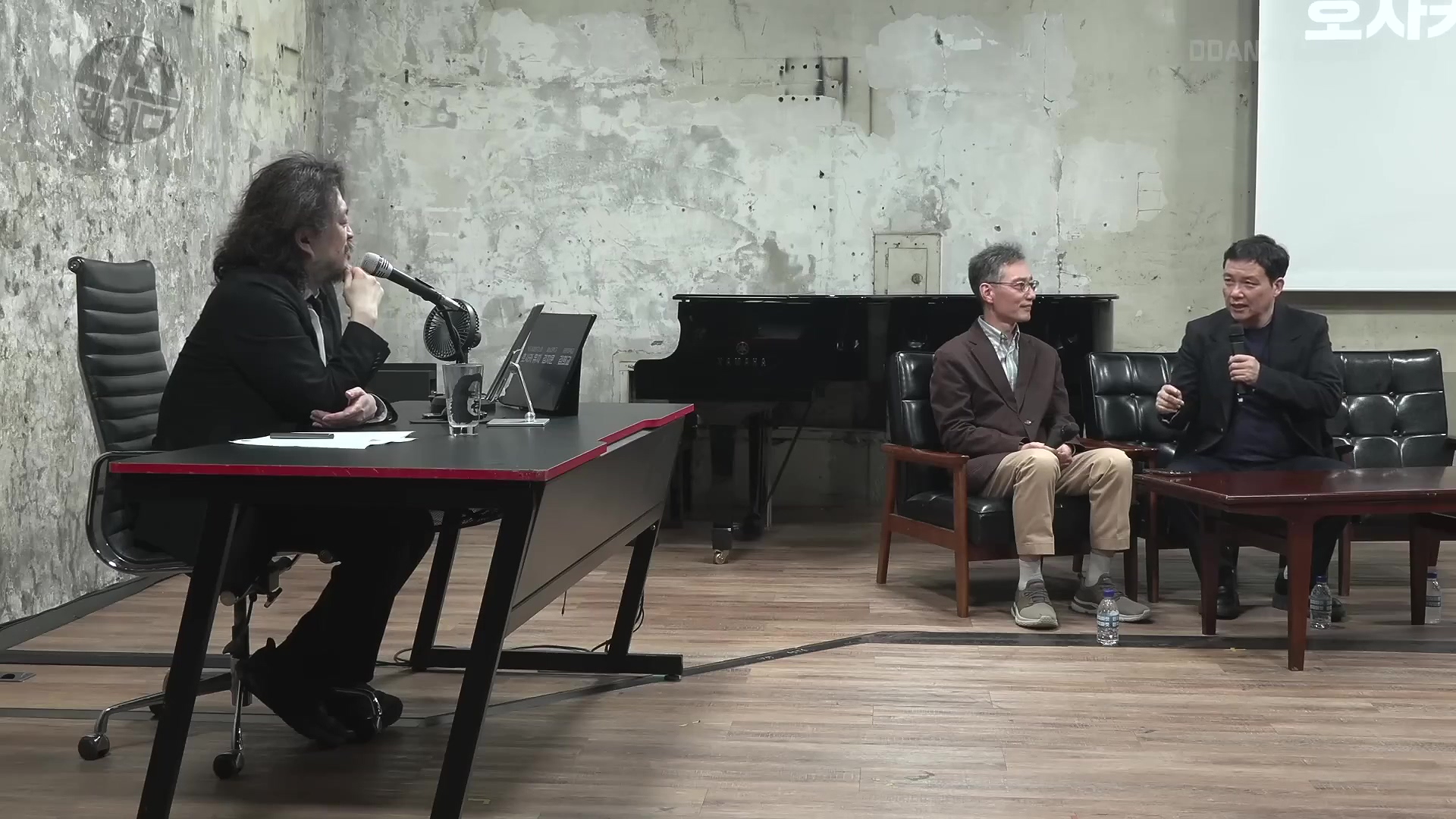 [김어준의 다스뵈이다] 372회 김건희가 수장고에 들어간 까닭, 트럼프 3선 가능한가, 보이스피싱 퇴치법.mp4_20251101_121018.623.jpg