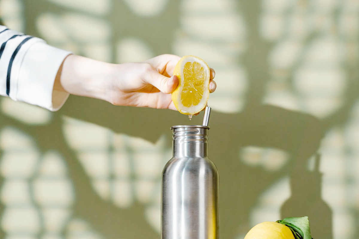 레몬즙을-내는-모습