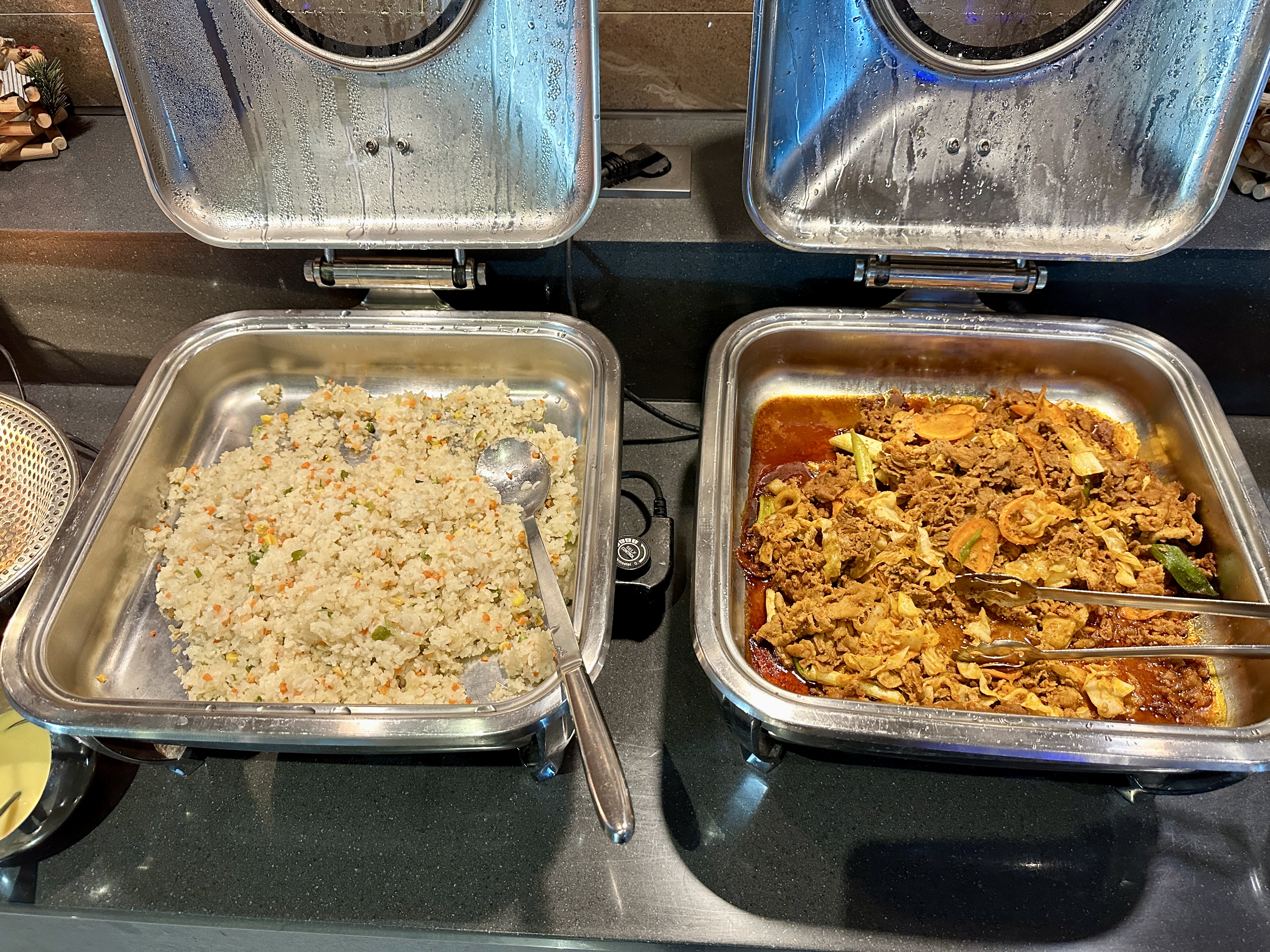 양양 디그니티 호텔 조식 볶음밥과 불고기