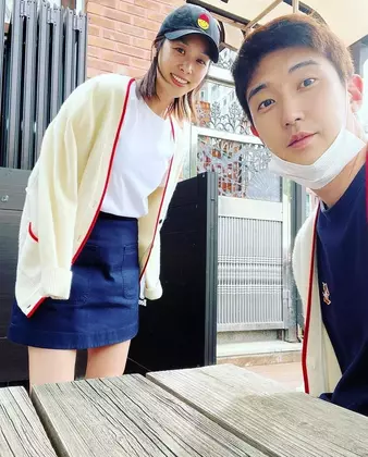 장신영 강경준 부부가 커플옷을 입고 찍은 사진