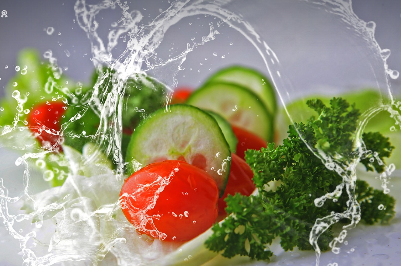 피부관리 식생활개선 수분 섭취 토마토 섭취