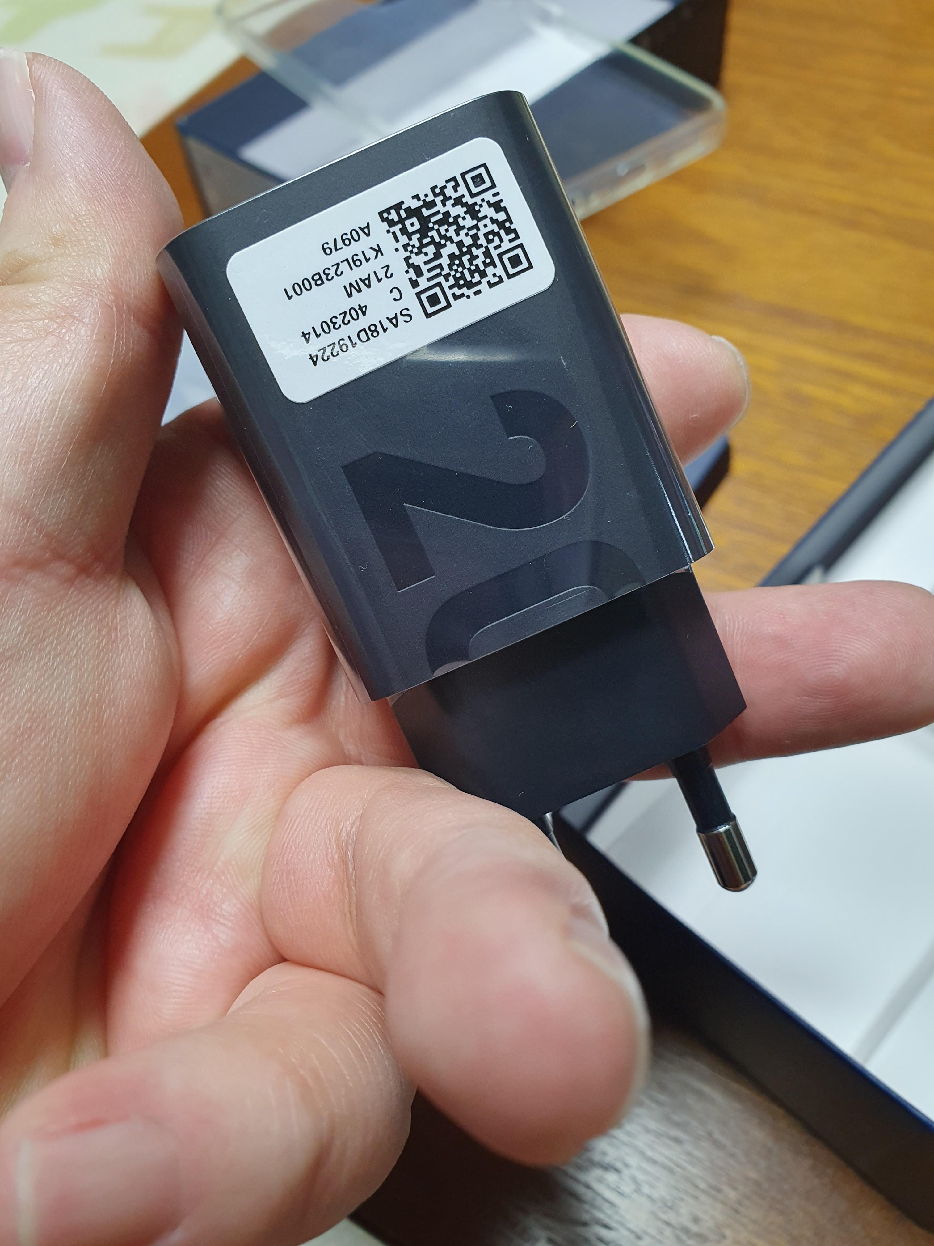 모토로라 G50 5G 구성품 충전기 디자인