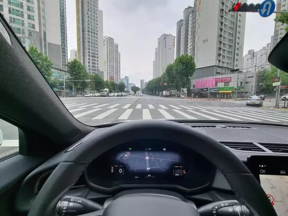 2023 폴스타 2 듀얼 모터를 시승하던 모습입니다.