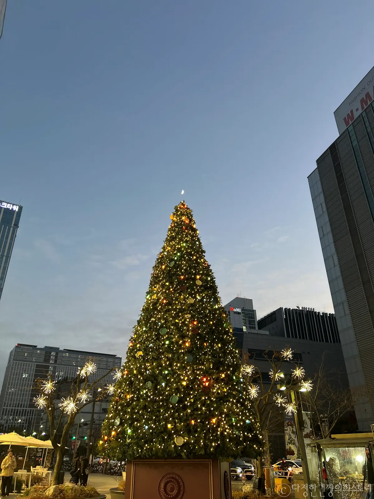 가산디지털단지역-가디역-가디-아울렛-현대시티아울렛-크리스마스-트리-장식