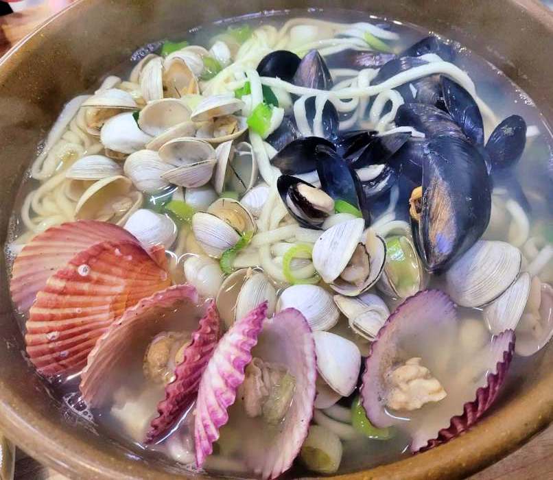 생생정보 청주 산더미 해물 조개 샤브 칼국수 맛집
