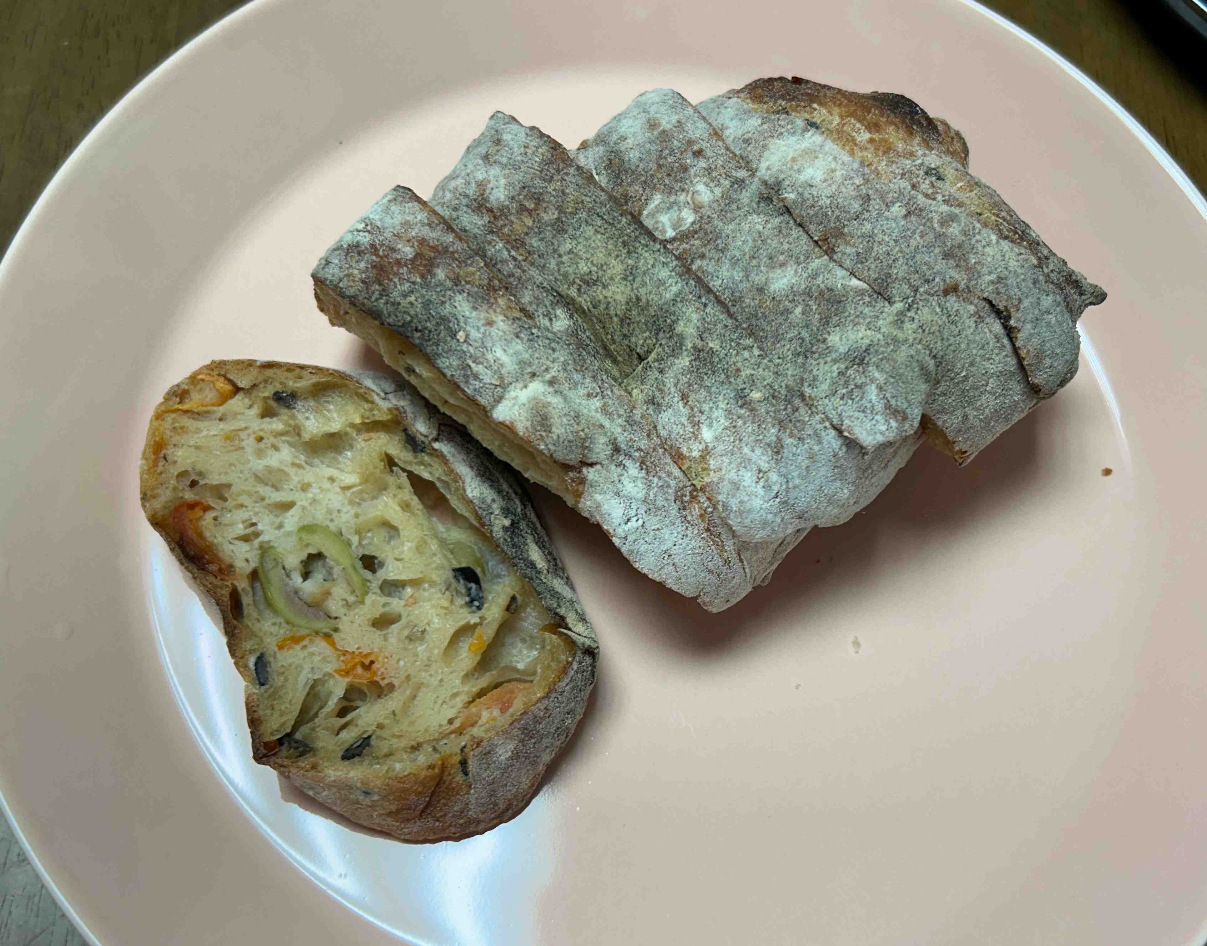 올리브 토마토 빵