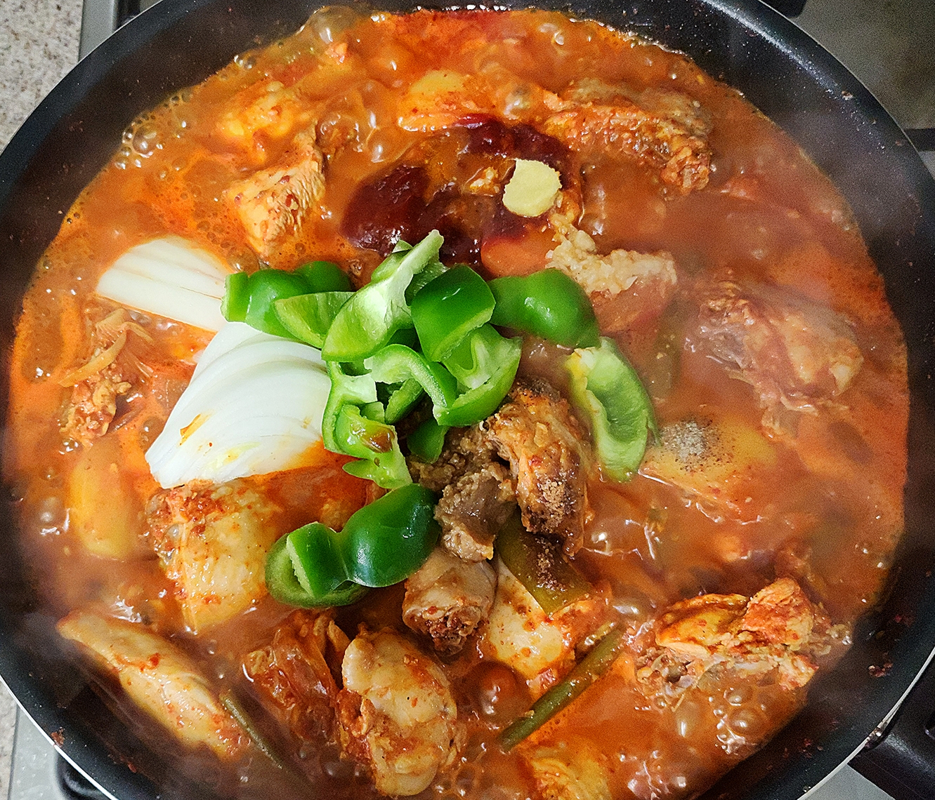 2차-양념장-재료를-모두-넣고-끓이는-모습