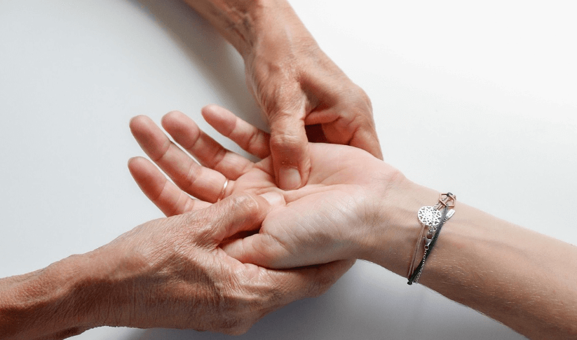 손발 저림 증상, 손 맛사지 치료