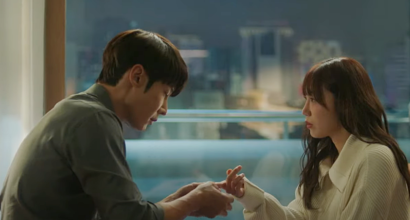 낮과 밤이 다른 그녀