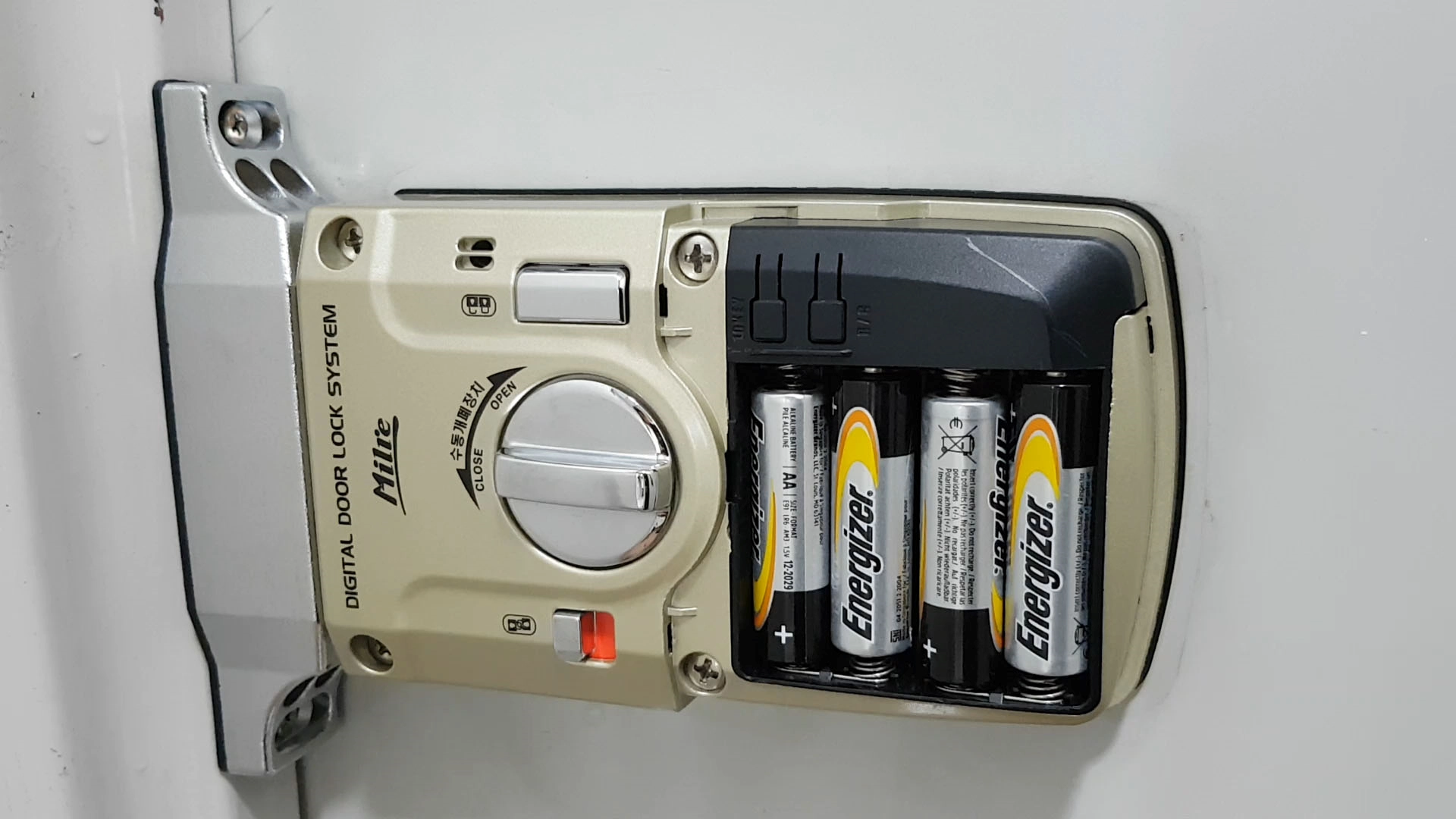 건전지 끼운 모습