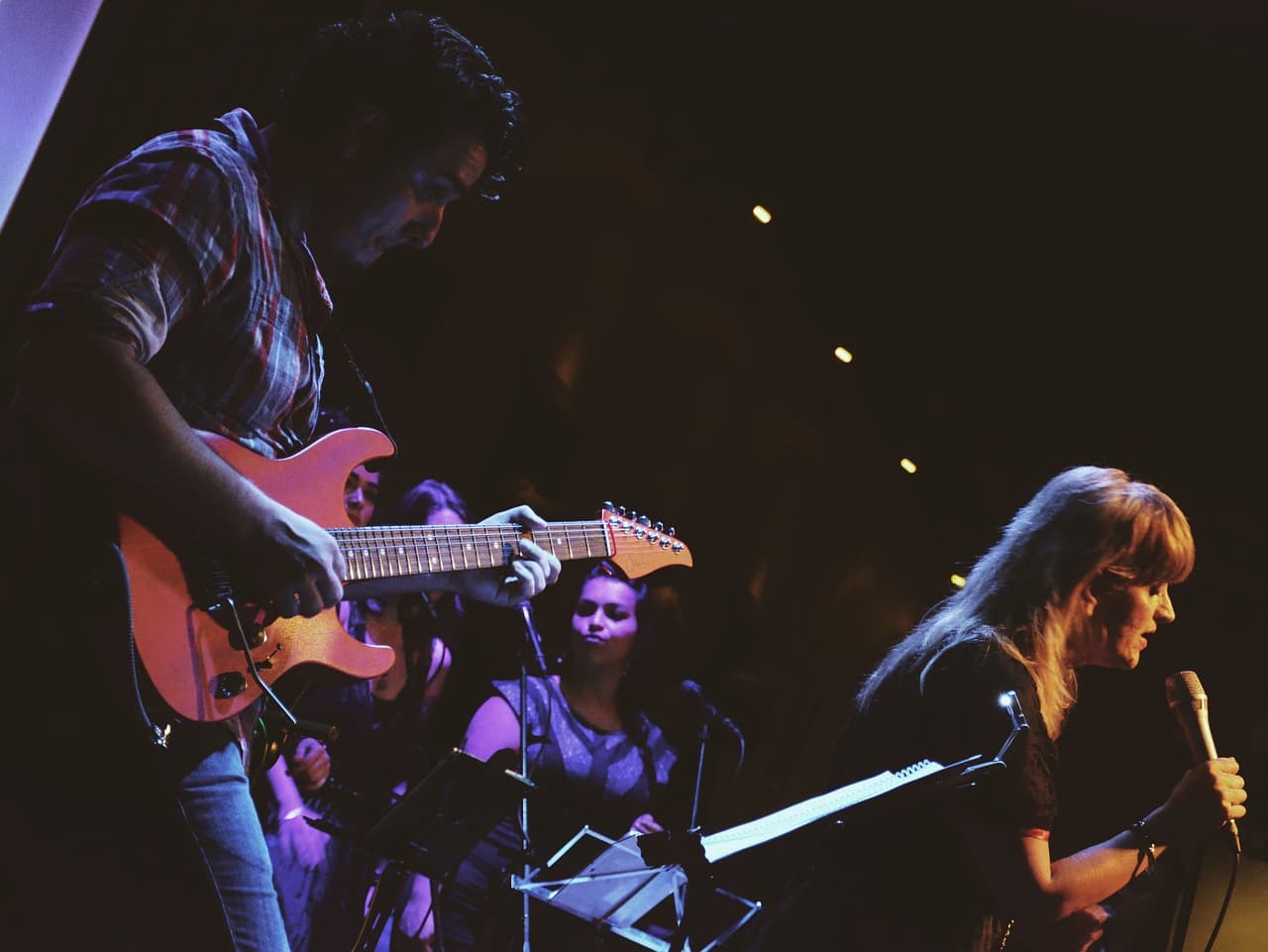 "음악 활동이 정서 발달에 미치는 긍정적인 영향"