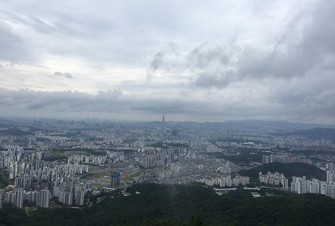 성곽-너머-서울-도시-풍경2