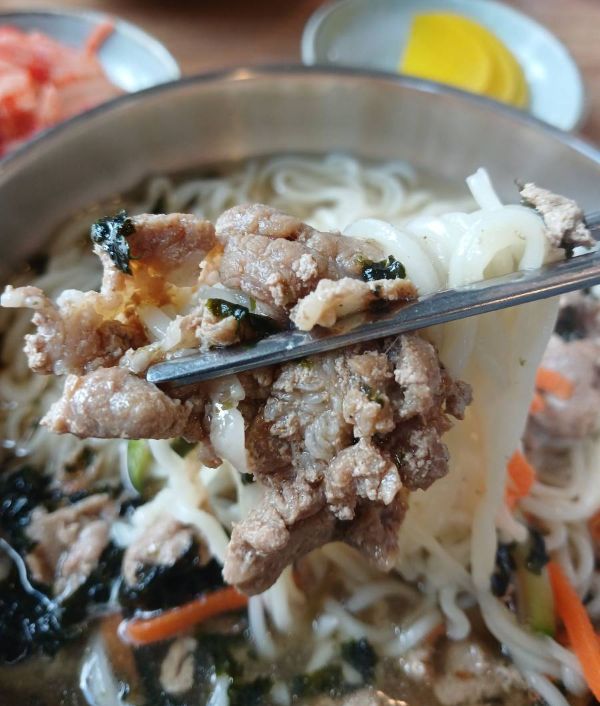 고기국수 한 젓가락