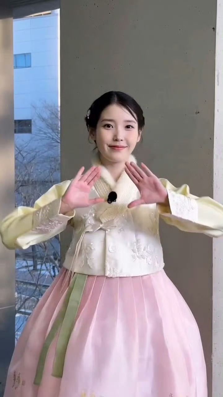 장원영 카리나 아이유 제니 여자 아이돌 한복 자태