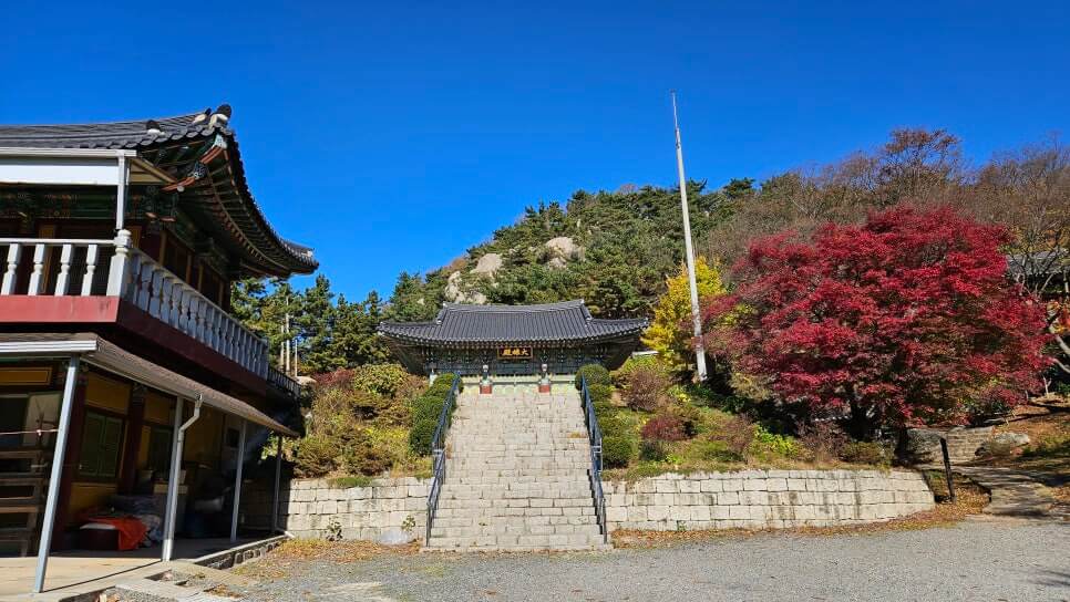 서산 태을암 : 국보의 품격과 백제의 미소를 만나는 하늘 아래 쉼터 태안마애삼존불로 유명한 사찰