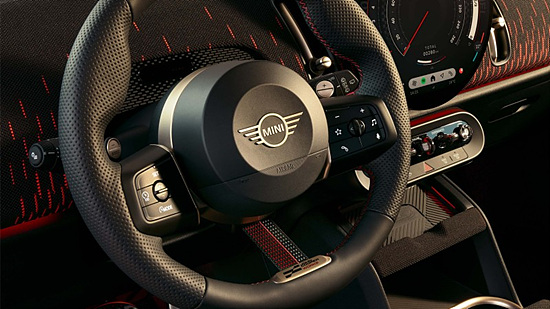 레이싱 DNA를 담은 공기역학 디자인