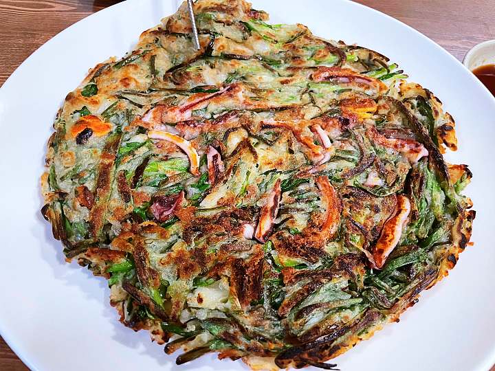 백반기행 조성모 편 곡물 칼국수 발반죽 우리밀 손칼국수 소머리수육 해물파전 경주 맛집 소개