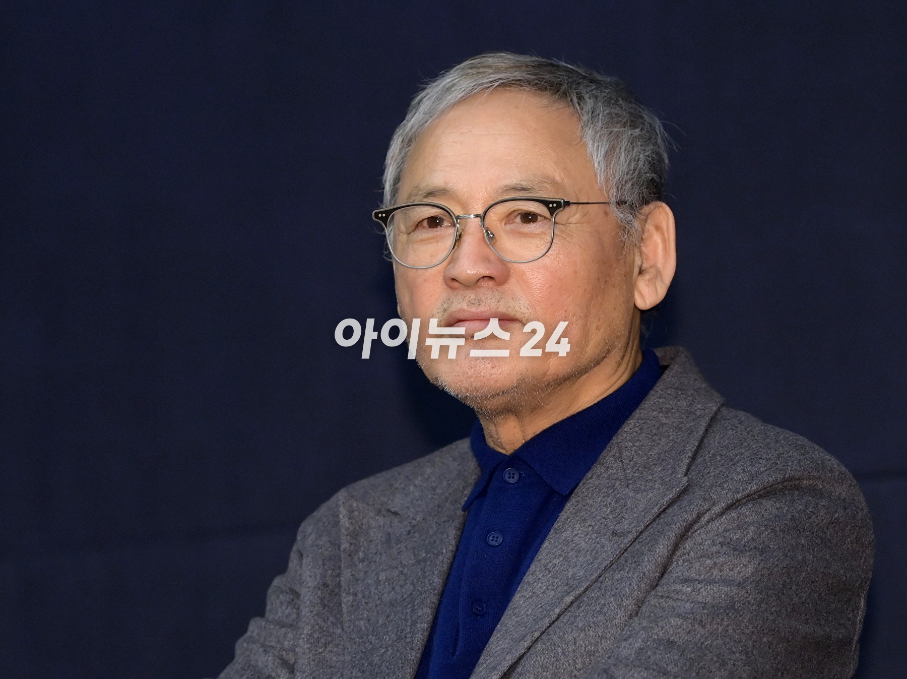 배우 유인촌이 21일 오후 서울 강서구 LG아트센터 서울에서 진행된 연극 '파우스트' 제작발표회에 참석하고 있다. [사진=정소희 기자]