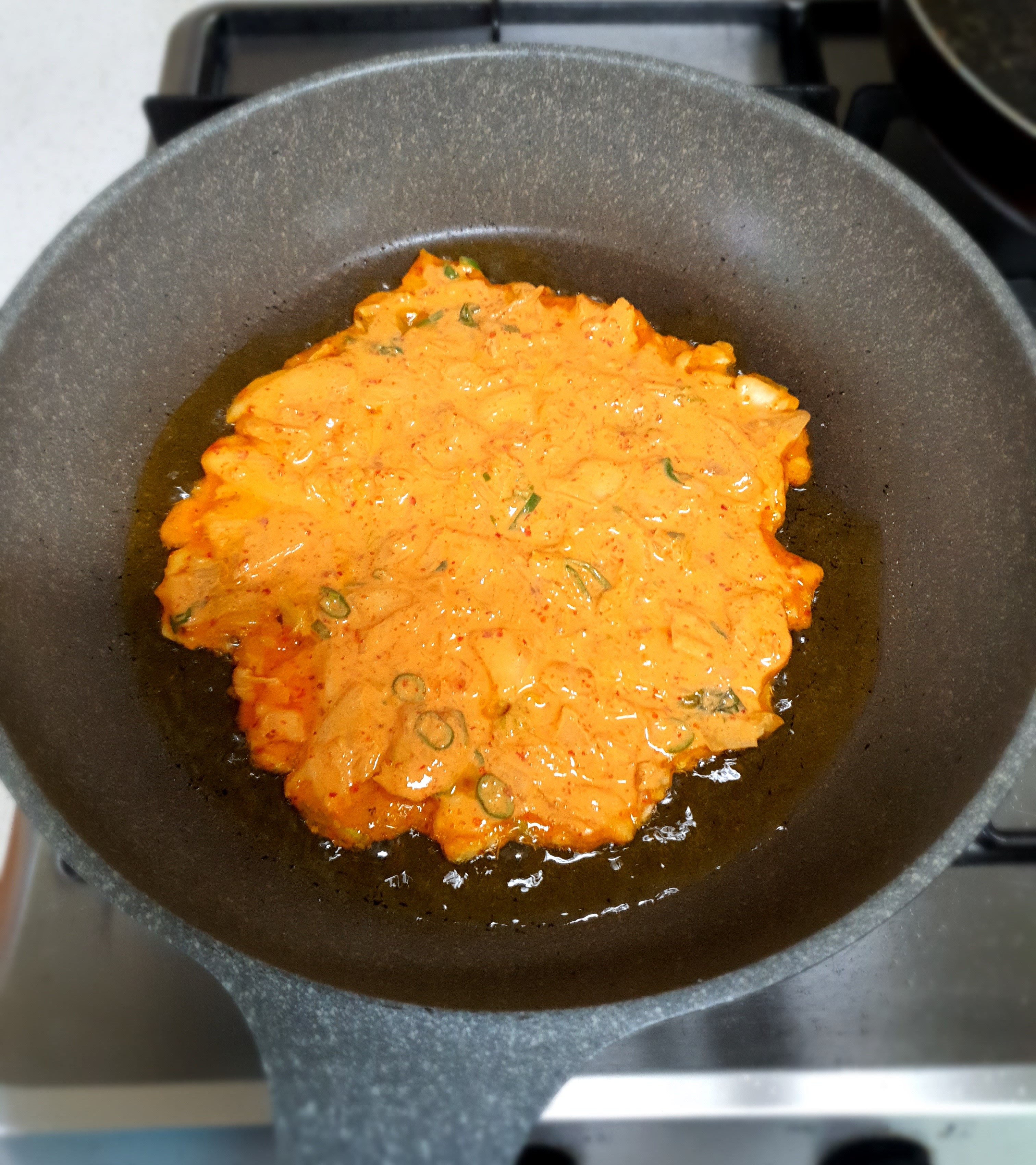 노릇노릇하게-부쳐요.