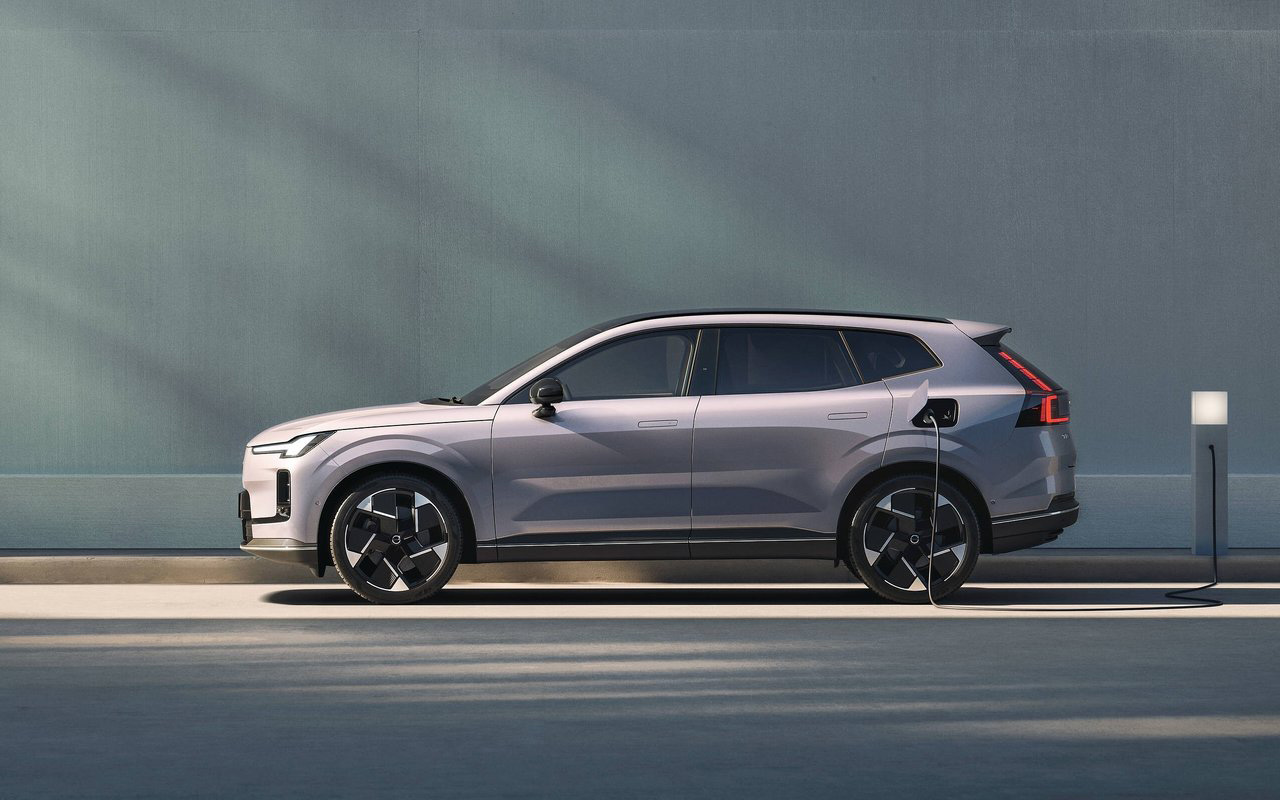 볼보 XC70 측면 사진