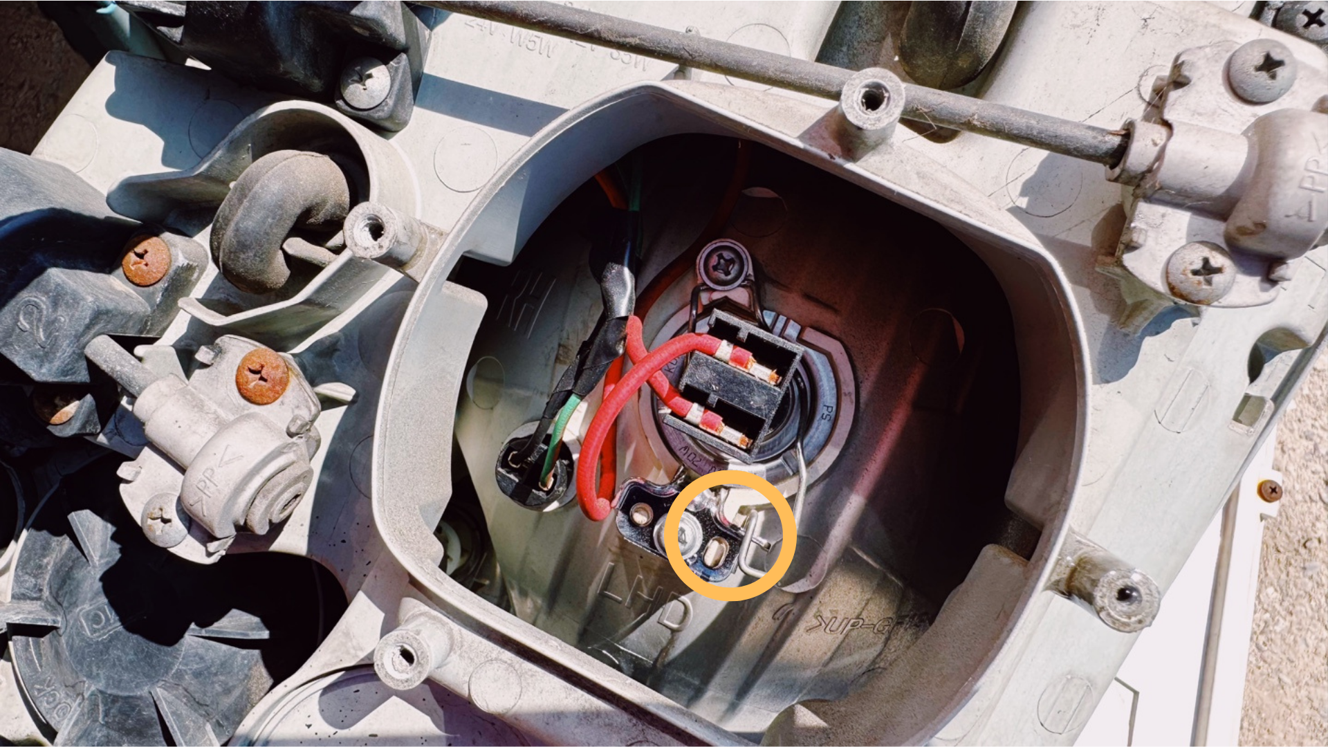 버스 전조등 교체하기