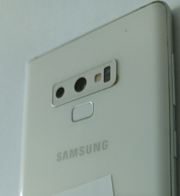 삼성 휴대폰 보임