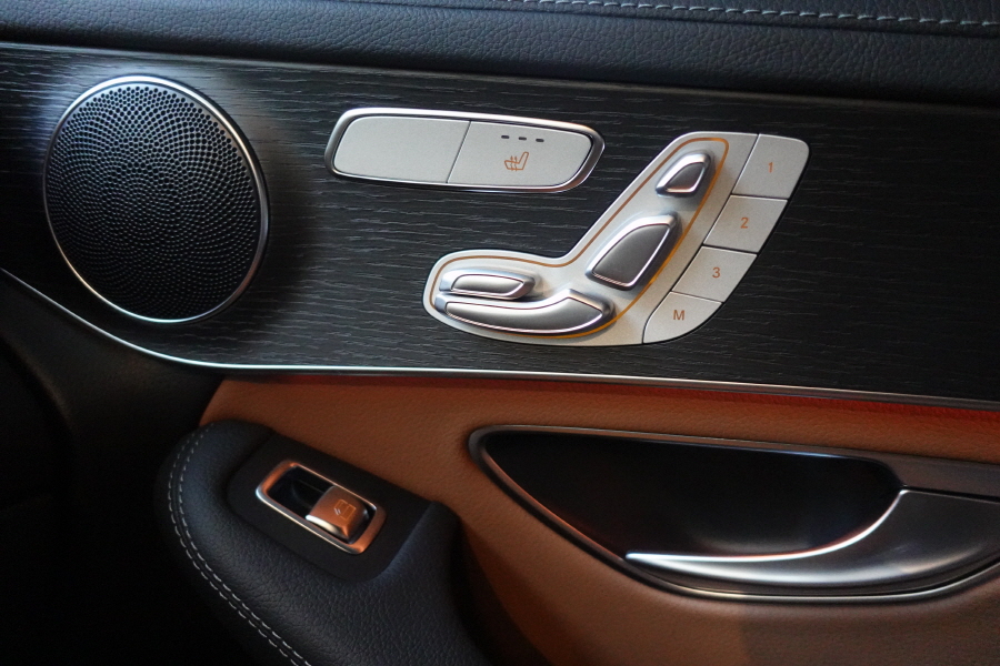 벤츠 GLC 300E 쿠페 실내디자인