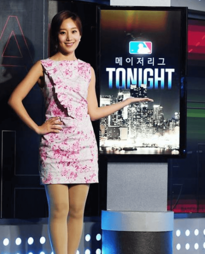 방송진행중인-박신영-아나운서