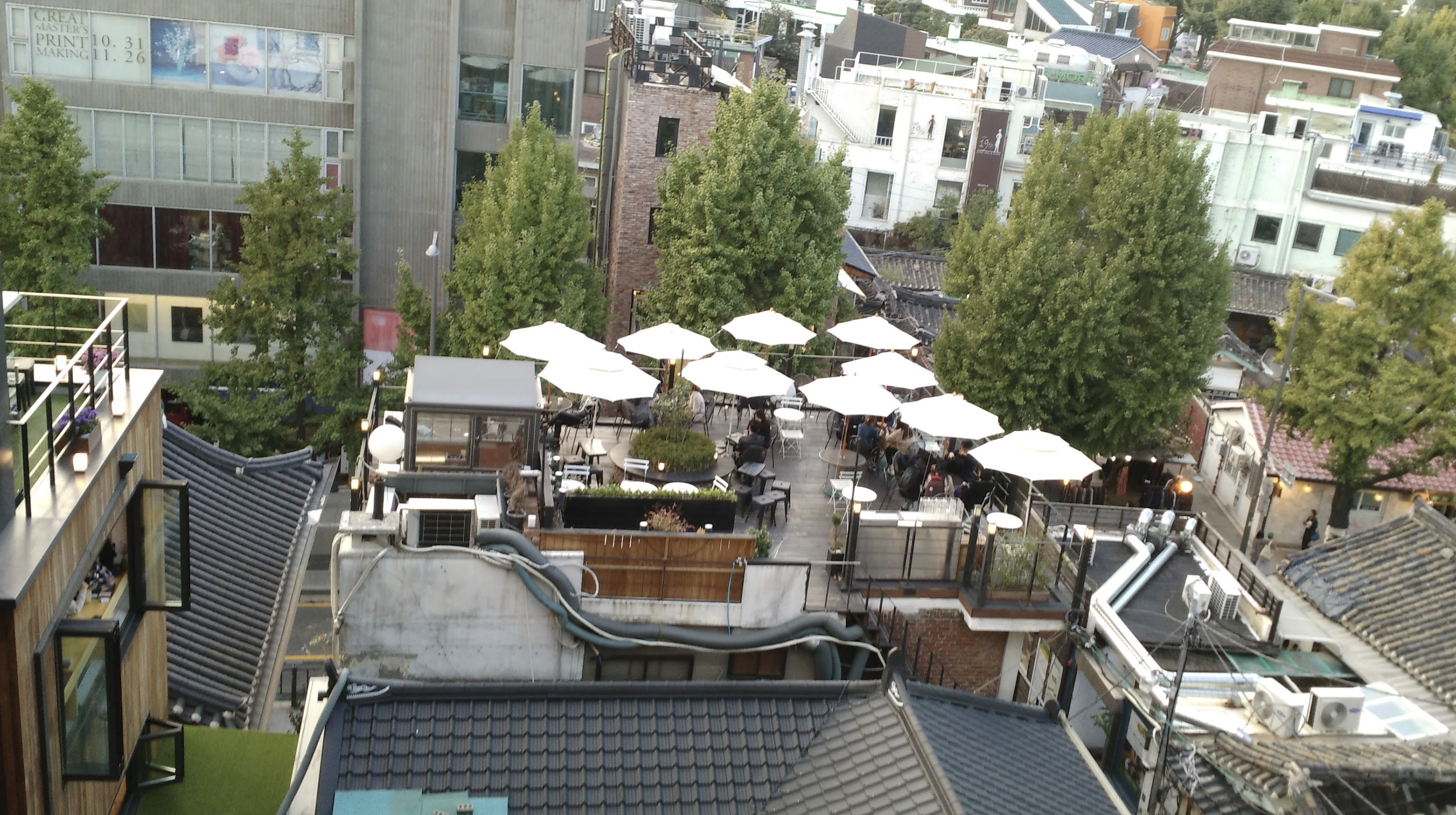 익선동 루프탑 카페 모습