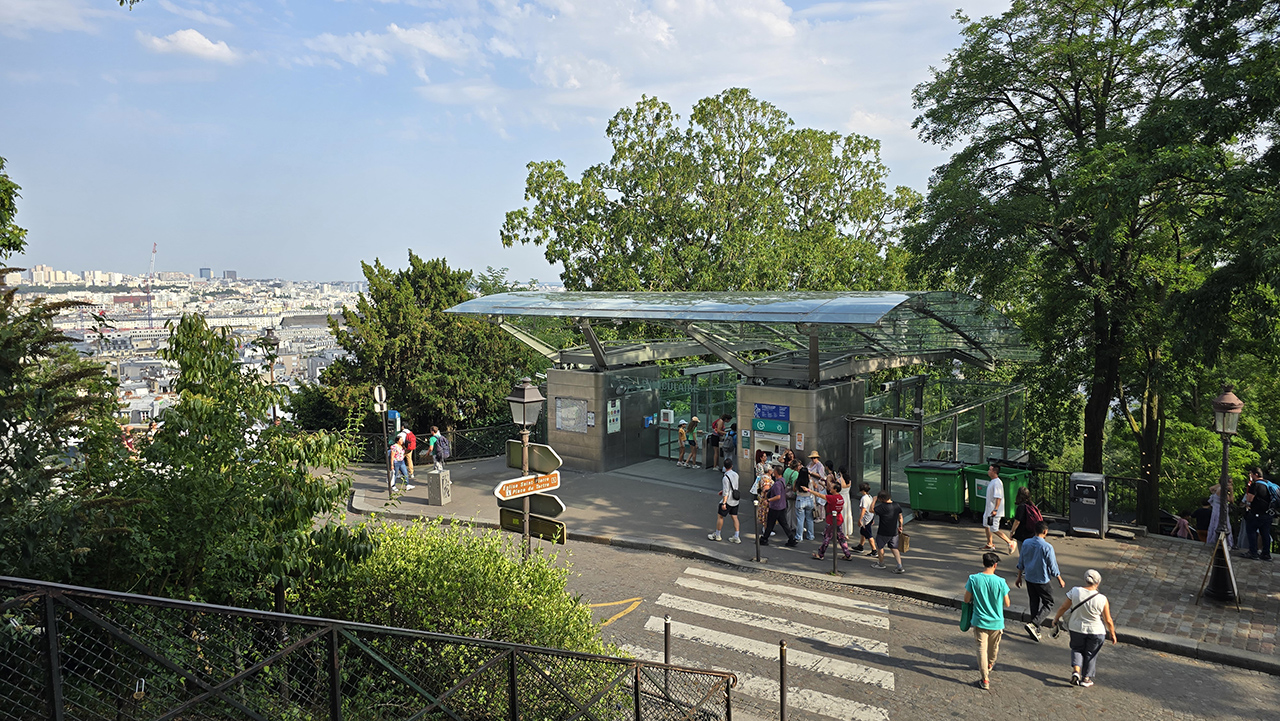 몽마르뜨 언덕 푸니쿨라 역