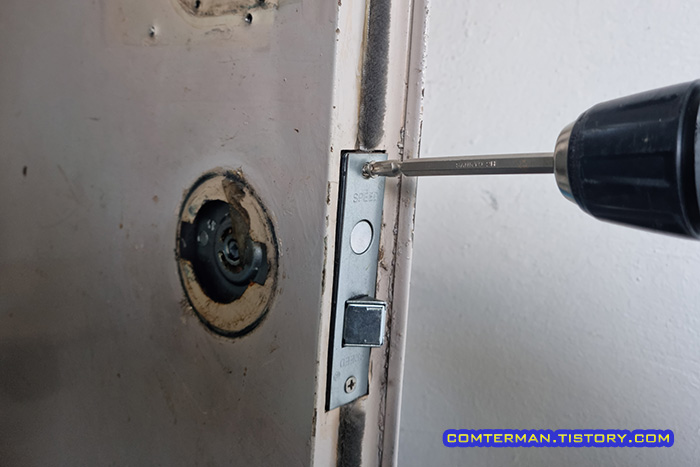 현관문 손잡이 분리