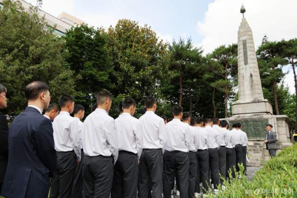 배재고 사과 방문: '지역 조롱 구호' 배재고 야구부, 광주일고 직접 찾아 진심 어린 공식 사과 및 국립 5&middot;18 민주묘지 참배 전말