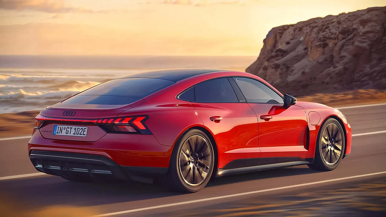 아우디 e-트론 GT 이미지