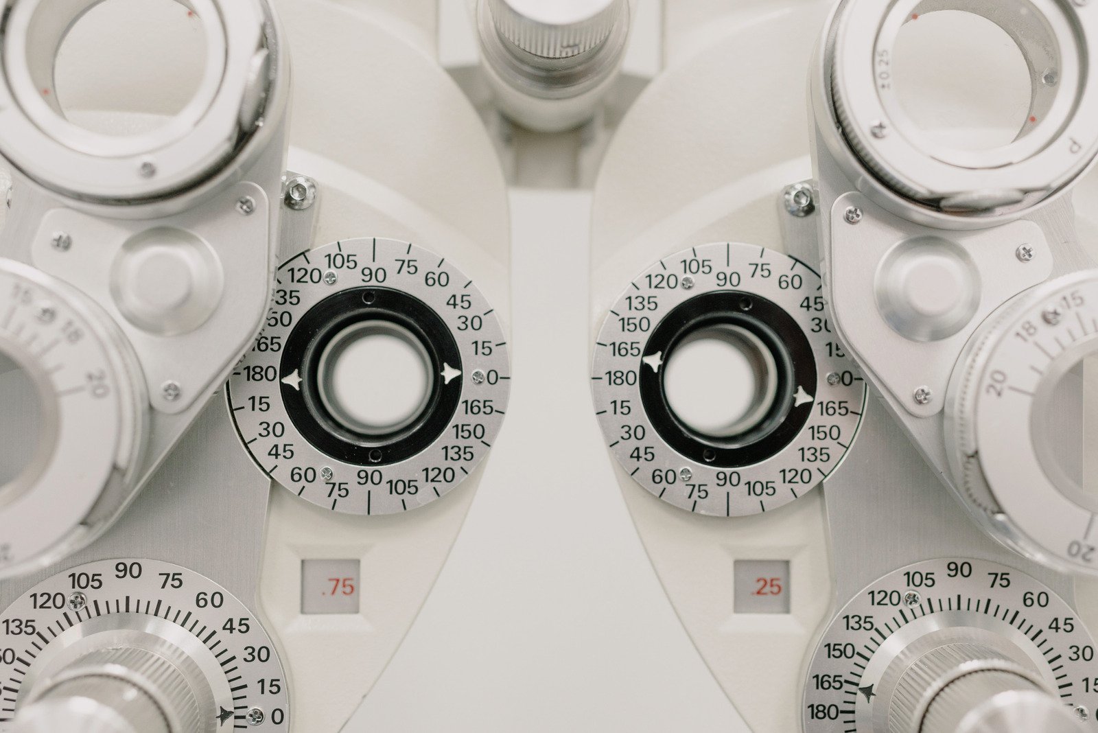 노안교정술 (Presbyopia Correction Surgery)