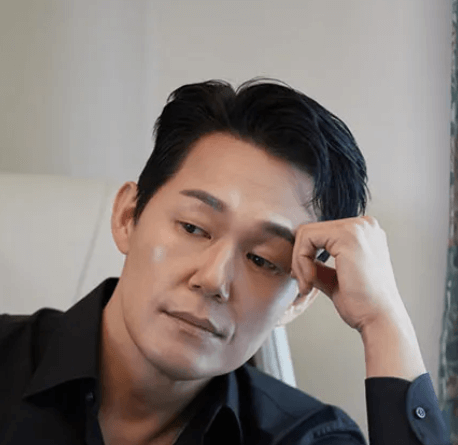 좌 이준혁(서동재 역), 우 박성웅(남완성역)