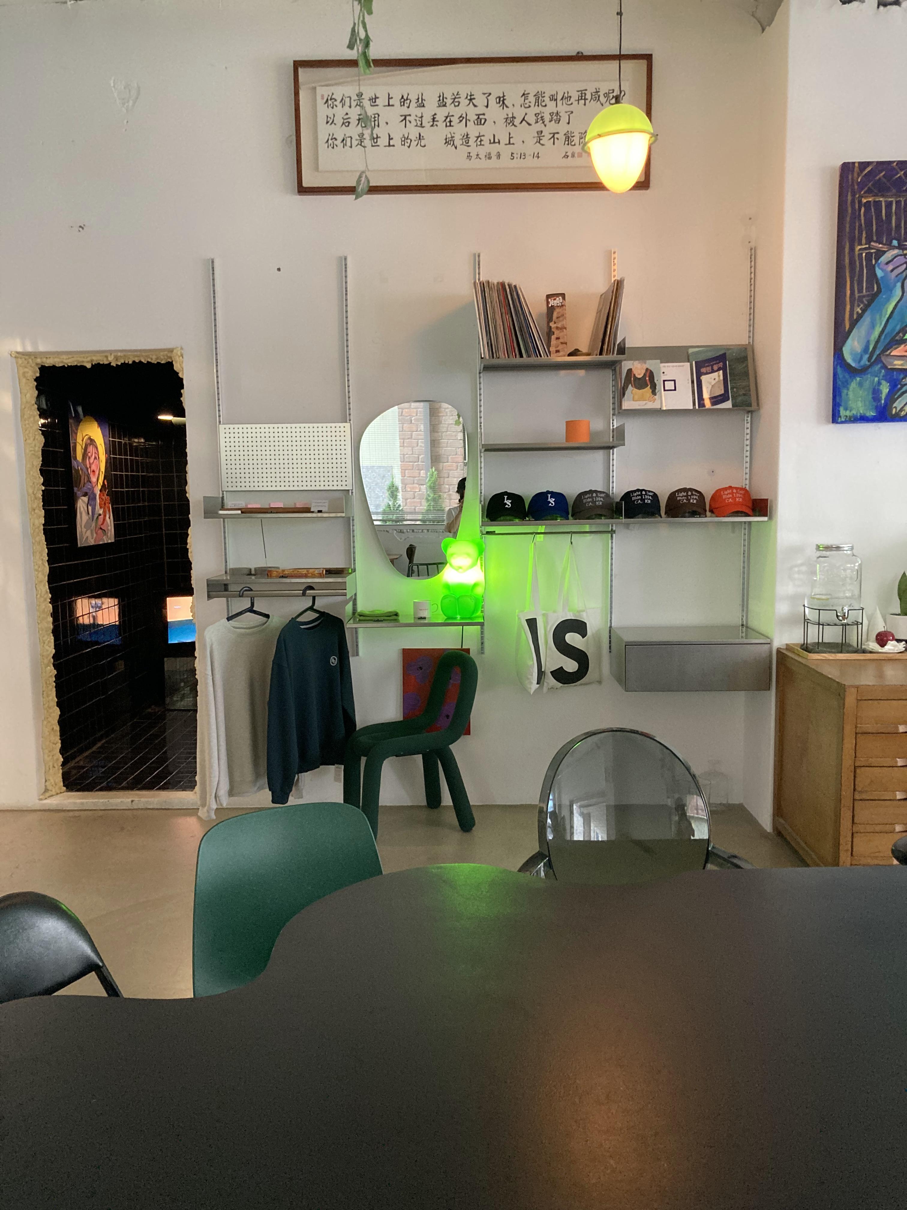 빛과소금-내부인테리어