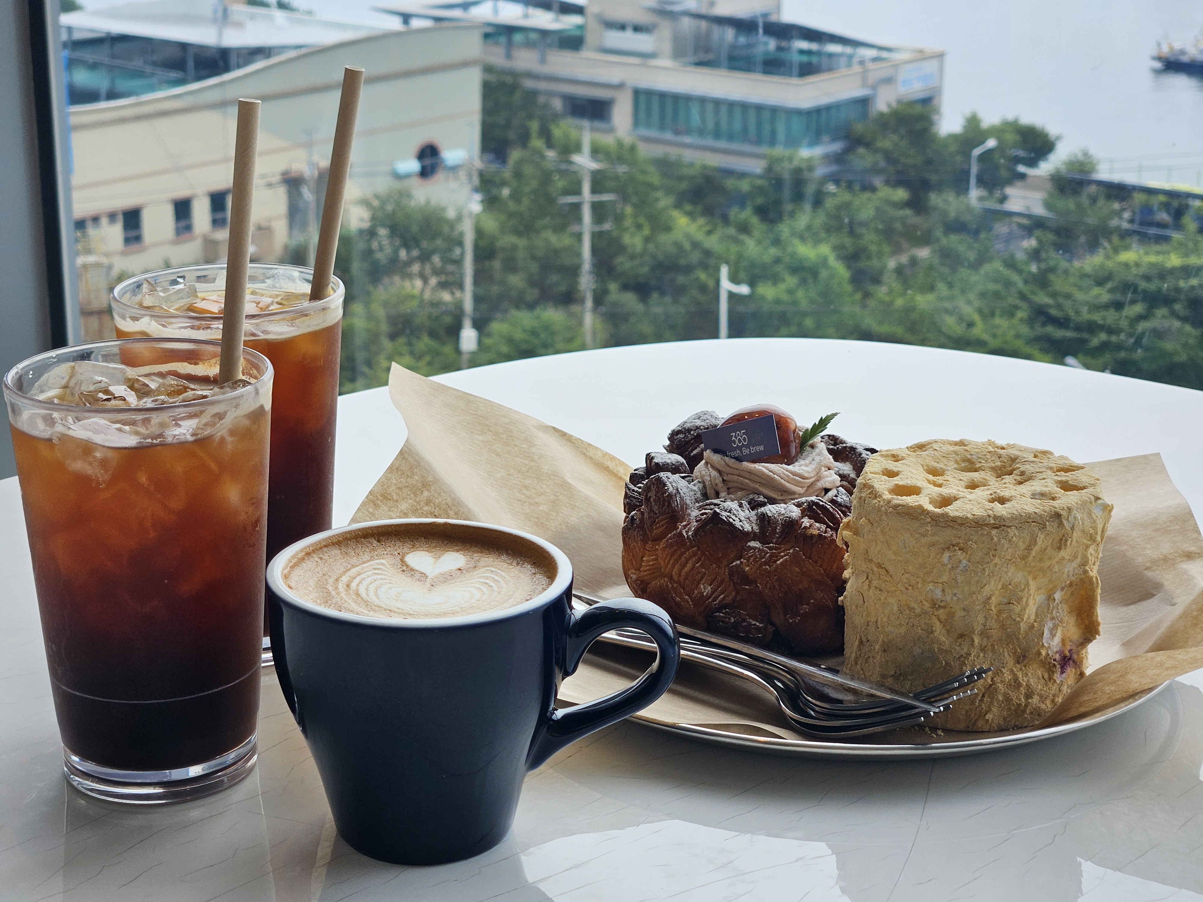 카페 385 디저트와 커피