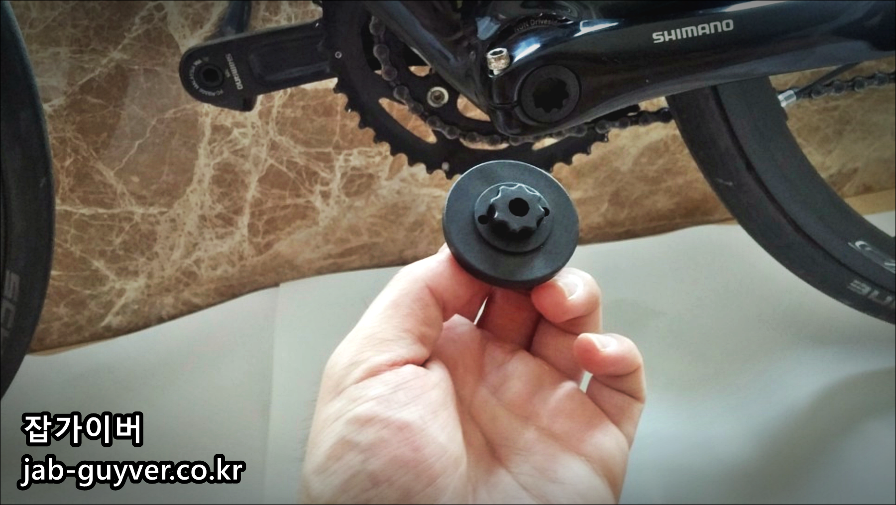 Crank Arm Fixing Bolt 위치와 분해 준비