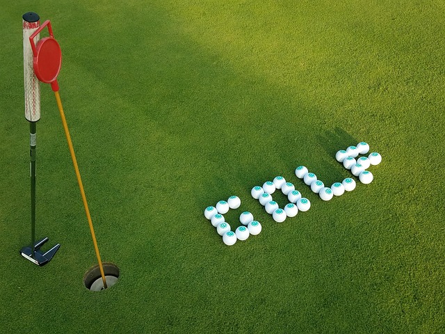 골프공으로 쓴 golf 글씨 이미지