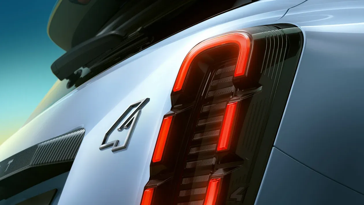 르노 4 E-Tech 플레인 쉬드 이미지