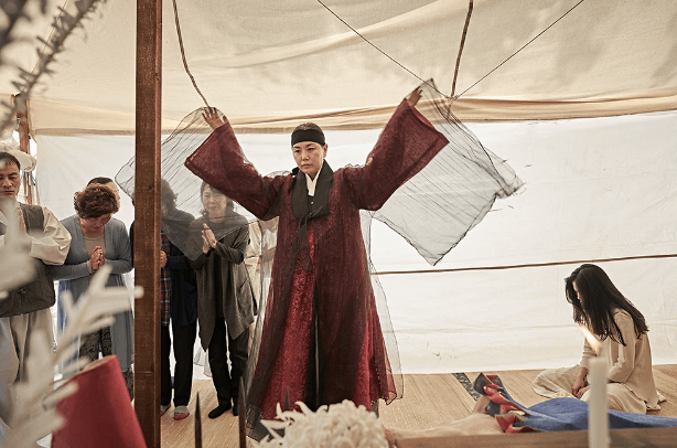 무당이-굿하는-모습