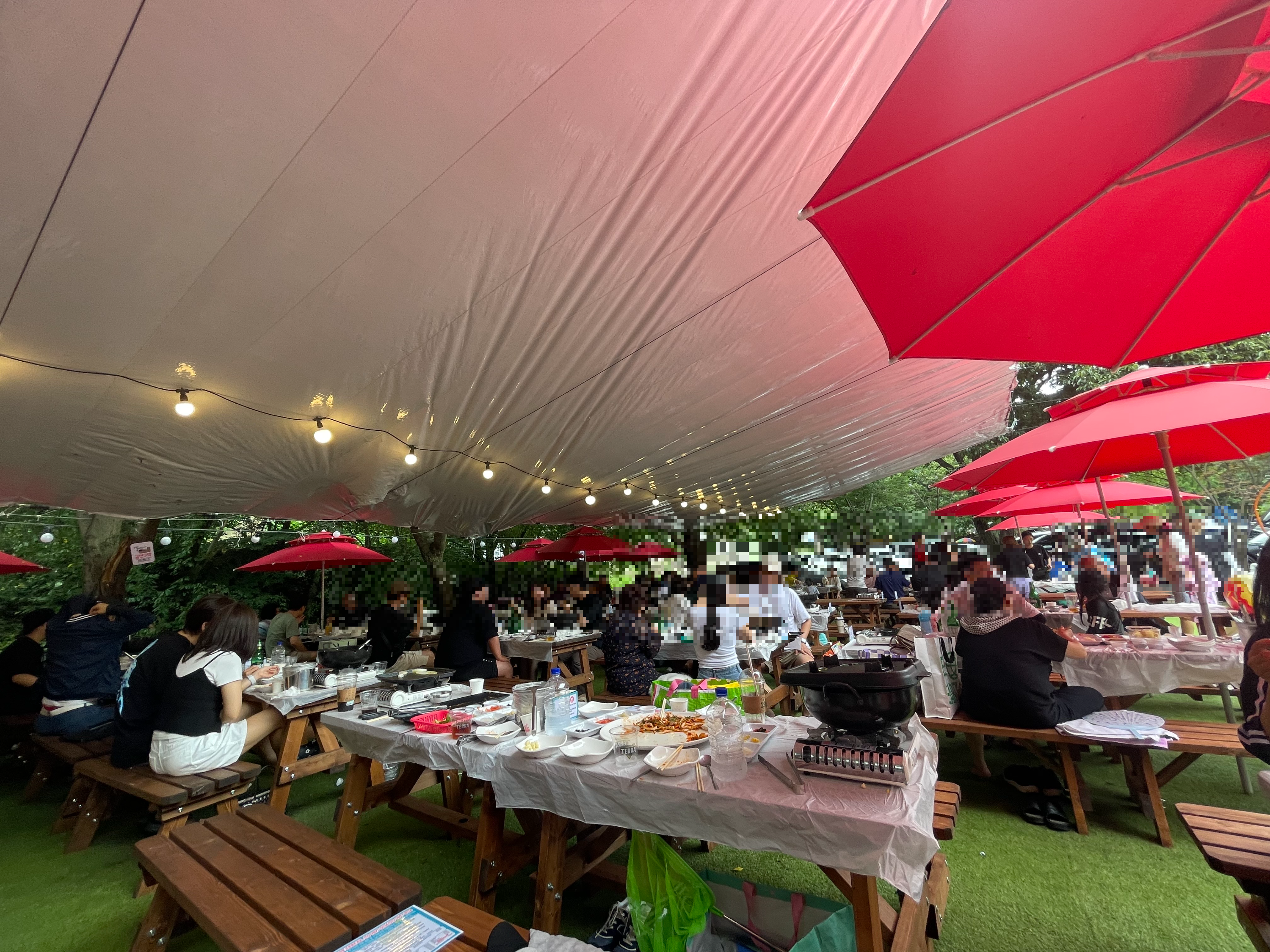 장흥계곡집 테이블 전경