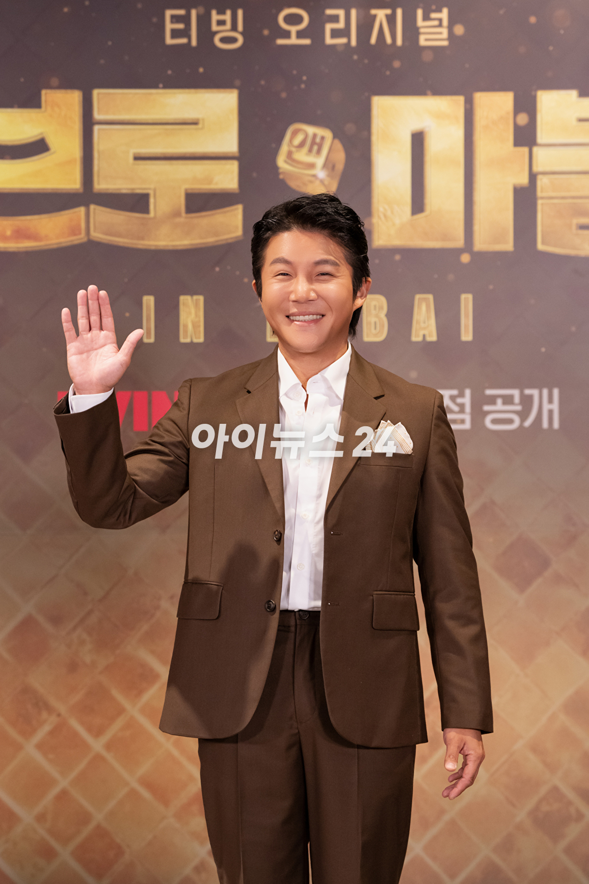 조세호가 17일 온라인으로 진행된 티빙 오리지널 예능 '브로 앤 마블' 제작발표회에 참석해 포즈를 취하고 있다. [사진=티빙]