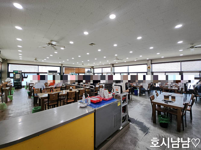 하남 창모루 칼제비 맛집 식당 내부 넓은 홀