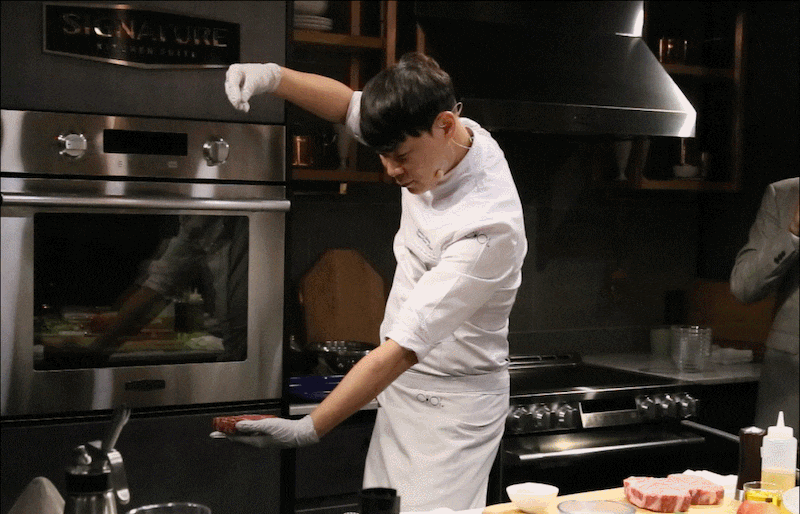 최쉐프의 트레이드 마크, 솔트배의 오마주지만 독보적인 캐릭터로 자리잡았다