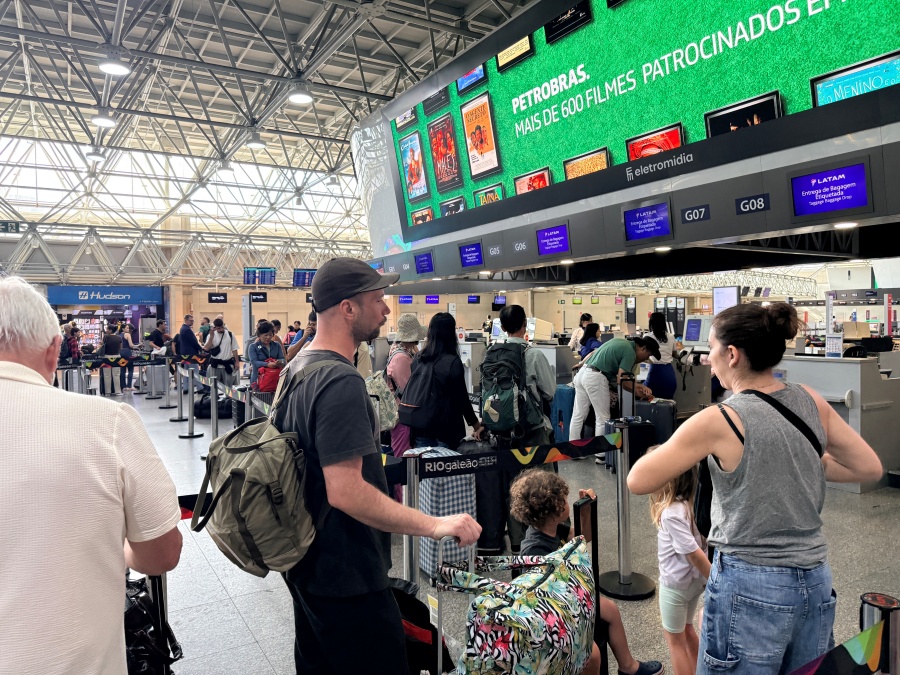 "상파울루 GRU 공항 LATAM 체크인 카운터 환승 대기 줄" (출처 : 남미고)