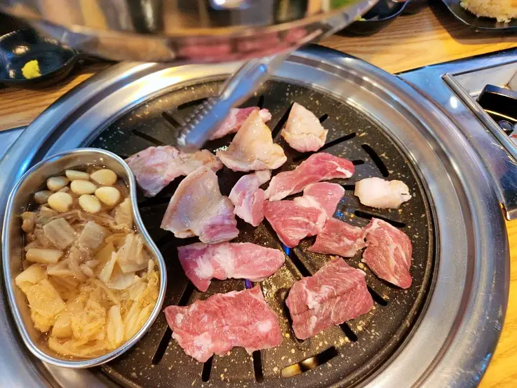 25년 결실 황토 항아리 숙성 돼지 특수 부위 꽃덜미살 가로막살 삼각살 모소리살 부천 중동 맛집 추천 생방송투데이 리얼맛집 오늘방송 맛의 승부사